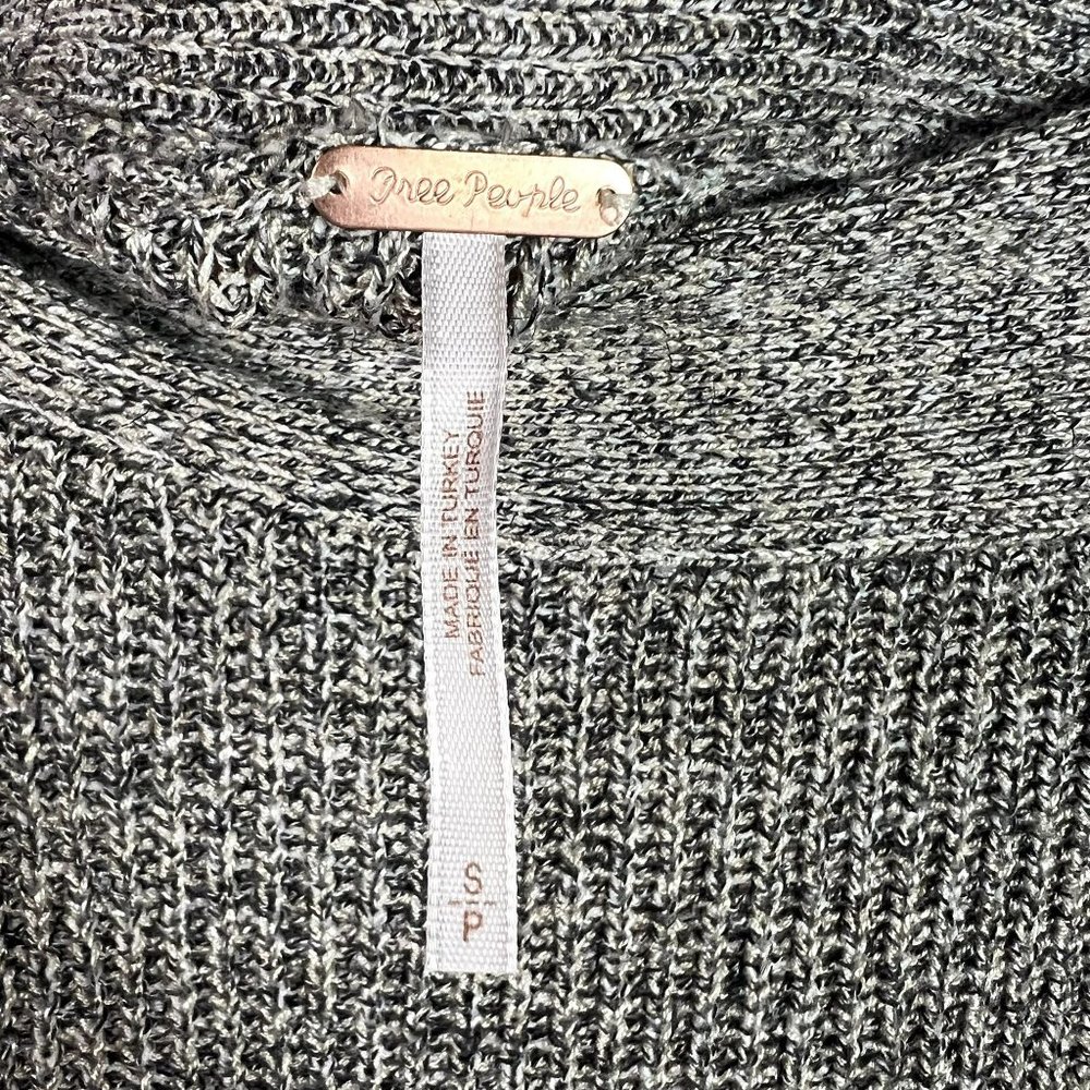 Free People Size Small Off The Shoulder Oversized Lightweight Sweater - Picture 10 of 11